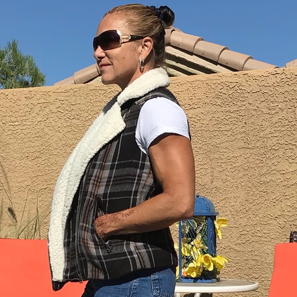 Lucky Brand Flannel vest - Picture 4 of 8